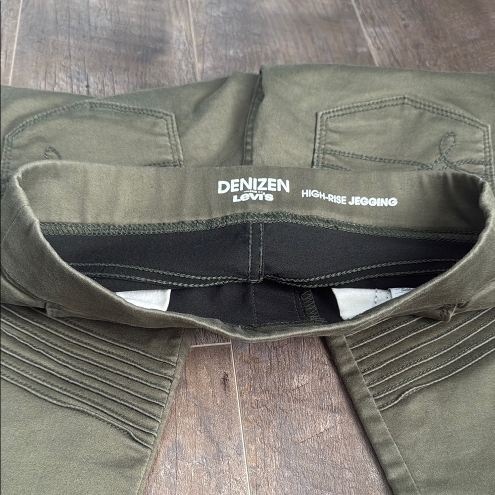 Denizen from Levi's Olive High-Rise Jegging